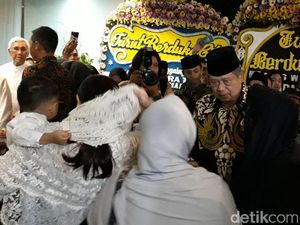 Jenazah Menantu Hatta Rajasa Tiba di Rumah Duka, SBY Melayat Jenazah Menantu Hatta Rajasa Tiba di Rumah Duka, SBY Melayat