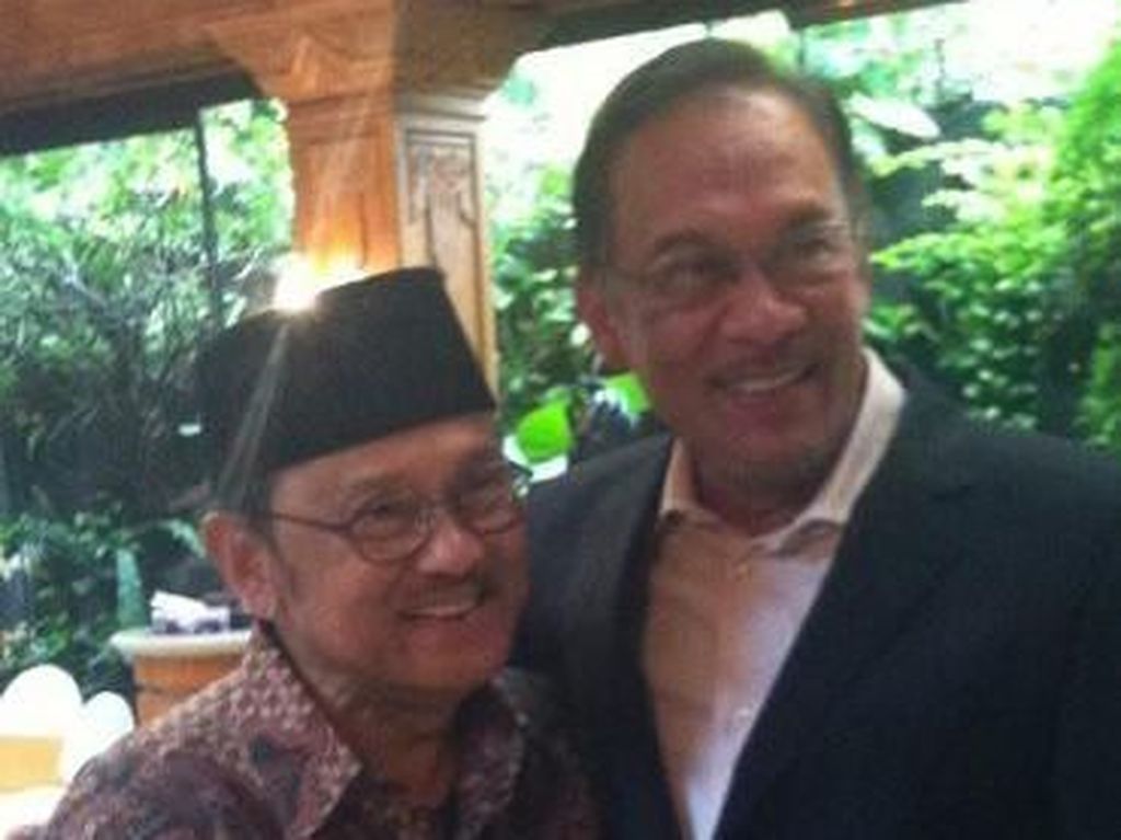 Jejak Kedekatan BJ Habibie dengan Anwar Ibrahim