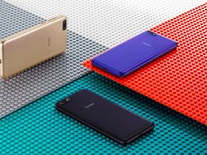 Honor Play Cicipi OS Fuchsia