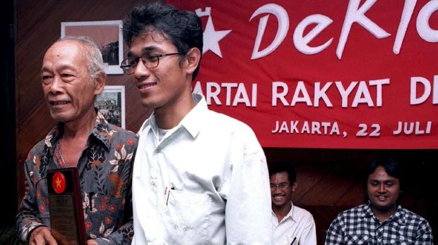 Budiman Sudjatmiko pernah divonis 13 tahun penjara karena dianggap mendalangi kerusuhan 27 Juli 1996.