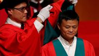 Mengintip Jack Ma Dua Kali Diwisuda dalam Sebulan