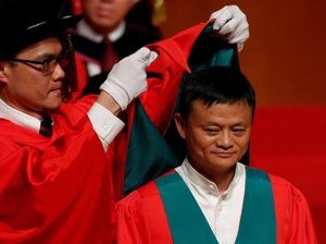 Mengintip Jack Ma Dua Kali Diwisuda dalam Sebulan