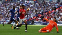Salah satu peluang terbaik MU yang didapat Marcus Rashford digagalkan oleh Thibaut Courtois. Foto: Lee Smith/Action Images via Reuters