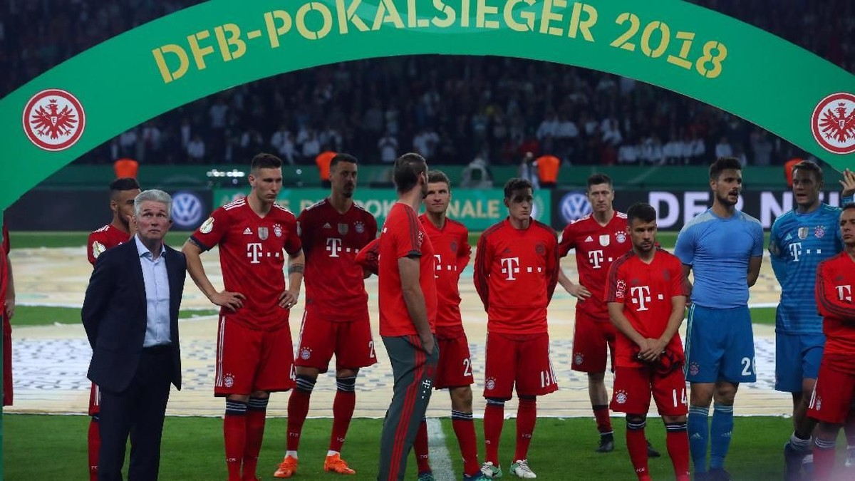 Jupp Heynckes menyesalkan kekalahan Bayern Munich dari Eintracht Frankfurt di final DFB-Pokal (Foto: Michael Dalder/Reuters)