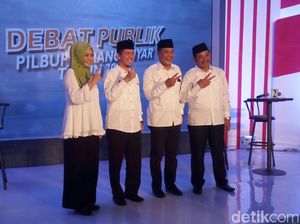 Debat Para Cabup Karanganyar Soal Tangga ke Puncak Gunung Lawu Debat Para Cabup Karanganyar Soal Tangga ke Puncak Gunung Lawu