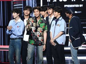 BTS Foto Bareng Taylor Swift hingga John Legend di BBMA 2018