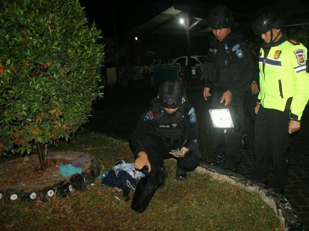 Polisi Cari Penyimpan Tas Isi Pakaian yang Bikin Geger Garut Polisi Cari Penyimpan Tas Isi Pakaian yang Bikin Geger Garut