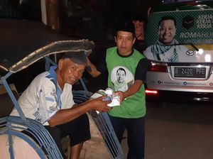 Sahabat Romahurmuziy Gerilya Bagikan Takjil di Pati dan Kudus