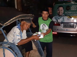 Sahabat Romahurmuziy Gerilya Bagikan Takjil di Pati dan Kudus