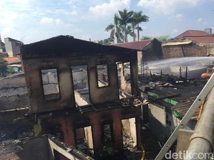 Kebakaran di Cipinang Muara, Jalan Arah Klender Ditutup