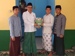 Ramadan, Fraksi PPP Wakafkan 80 Ribu Alquran ke Masjid