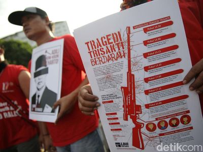 Aksi 20 Tahun Reformasi di Depan Istana