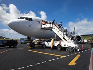 Bandara Paling Terpencil di Dunia yang Ramai Turis
