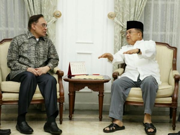 Foto: Pertemuan JK dan Anwar Ibrahim yang Penuh Keakraban