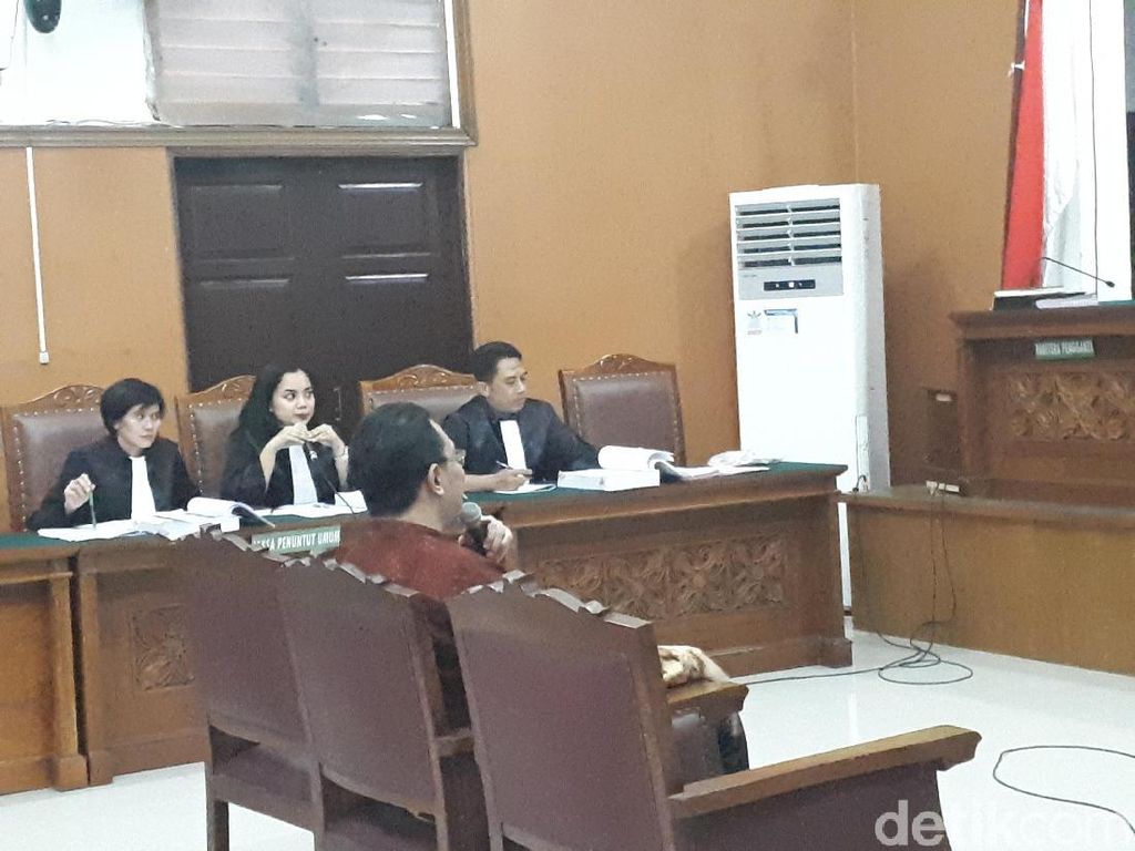Pengacara Ahmad Dhani Tanya Kewarasan Jack Lapian Pengacara Ahmad Dhani Tanya Kewarasan Jack Lapian