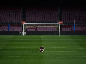 Emosionalnya Iniesta Saat Pamit dari Barcelona