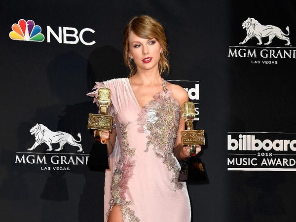 Tak Hanya Cantik, 10 Artis Ini Pemilik Kaki Terindah & Terseksi