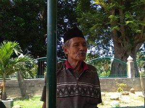 Kisah Juru Kunci Makam Raja Islam Pertama di Nusantara Kisah Juru Kunci Makam Raja Islam Pertama di Nusantara