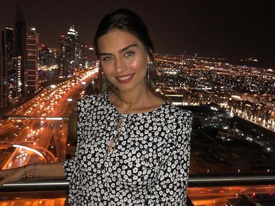 Foto: Liburan ala Amine Gulse, Si Cantik Kekasih Mesut Ozil
