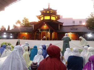 Ngabuburit Belajar Sejarah Islam dari China di Masjid Cheng Ho