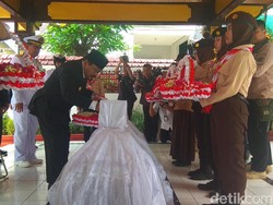 Gubernur Jatim Ziarah ke Makam dr Soetomo di Harkitnas