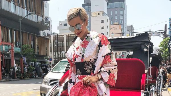 Foto: Gaya Liburan Model Kimmy Jayanti di Jepang