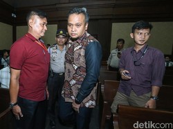 Kata Ponakan Novanto soal Kode Vodka hingga Chivas untuk Senayan