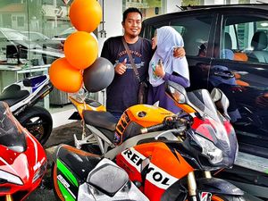 So Sweet! Moge CBR1000RR Jadi Kado Ulang Tahun Pernikahan So Sweet! Moge CBR1000RR Jadi Kado Ulang Tahun Pernikahan