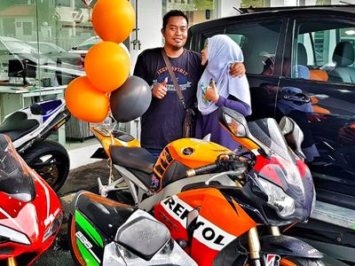 So Sweet! Moge CBR1000RR Jadi Kado Ulang Tahun Pernikahan