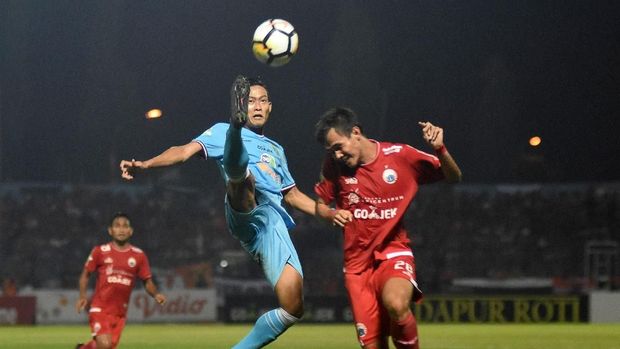 Persija mengklaim kalah dari Persela karena wasit.