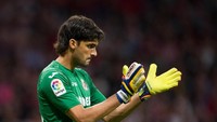 Deretan 15 besar kiper dengan clean sheet terbanyak musim ini dimulai dari penjaga gawang Villarreal Mariano Barbosa yang mencatatkan enam clean sheet dari 13 penampilan. Dia membawa Kapal Selam Kuning lolos ke Liga Europa. (Denis Doyle/Getty Images)
