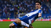 8. Pemain Espanyol Gerard Moreno menjadi pemain terakhir yang mencetak 16 gol di La Liga musim ini. Salah satu golnya itu merupakan buah dari eksekusi penalti. (Foto: David Ramos/Getty Images)