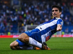 8. Pemain Espanyol Gerard Moreno menjadi pemain terakhir yang mencetak 16 gol di La Liga musim ini. Salah satu golnya itu merupakan buah dari eksekusi penalti. (Foto: David Ramos/Getty Images)