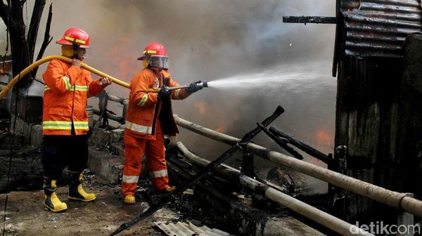 42 Rumah Hangus Terbakar di Cipinang dan Pondok Bambu