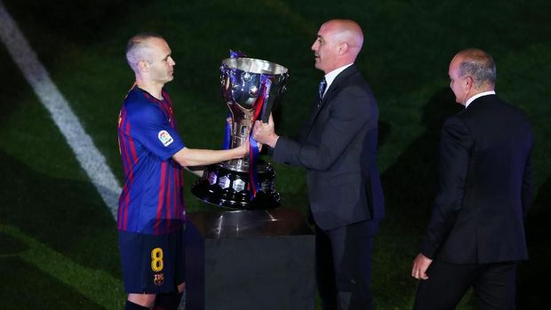 Kehadiran Arturo Vidal diharapkan bisa menutup celah yang ditinggalkan Andres Iniesta.