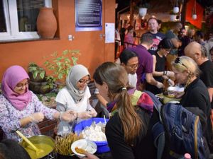 Mahasiswa RI di Polandia Kenalkan Ramadan & Kuliner Nusantara