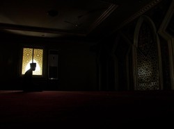 Bacaan Tahiyat Akhir Dalam Sholat Beserta Cara Duduknya