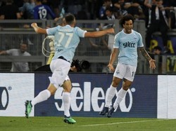 Felipe Anderson membawa Lazio kembali unggul lewat golnya di menit ke-41. Foto: Marco Rosi/Getty Images