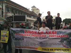 Mahasiswa Yogya: Amien Rais Tak Layak Jadi Bapak Reformasi Mahasiswa Yogya: Amien Rais Tak Layak Jadi Bapak Reformasi