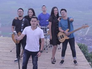 Bian Gindas Ucap Syukur Alhamdulillah di Single Terbaru Bian Gindas Ucap Syukur Alhamdulillah di Single Terbaru