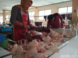 Harga Daging Ayam di Trenggalek Meroket, Daging Sapi Stabil