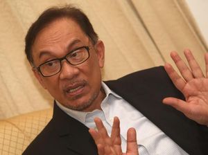 Diam-diam Anwar Ibrahim Kagumi Puisi WS Rendra