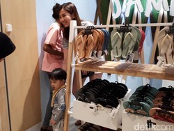 Risma Blusukan ke Mal Pastikan Perekonomian Surabaya Bergairah