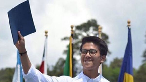 Happy Graduation! Bahagianya Iqbaal Ramadhan Lulus SMA