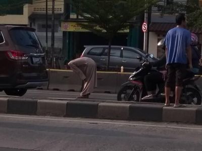 Ini Lokasi Pria Diduga Stres Lakukan Gerakan Salat di Tengah Jalan