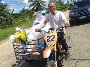 Foto Viral Pengantin Wanita Dibonceng Ayah Naik Motor Ini Menyentuh Netizen