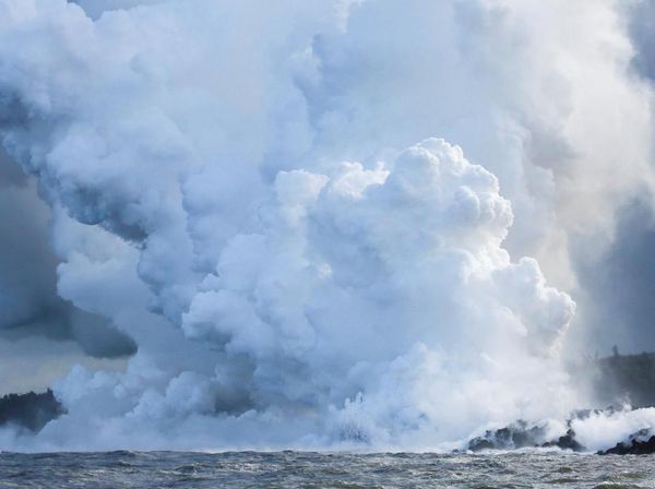 Foto: Gunung Kilauea Erupsi Lagi, Lava Panas Mengalir ke Pasifik