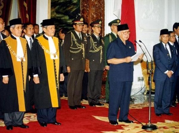 Kilas Balik 20 Tahun Lengsernya Soeharto