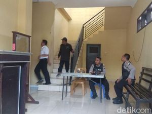 Kasus Suap Bupati Mojokerto Tak Kunjung Tuntas, Ada Apa? Kasus Suap Bupati Mojokerto Tak Kunjung Tuntas, Ada Apa?