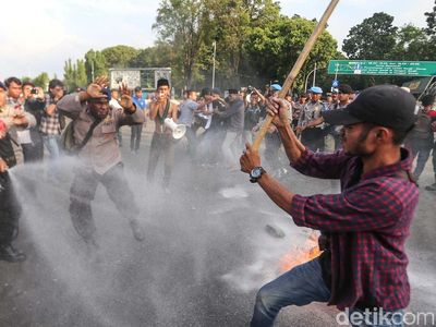 Detik-detik Demo HMI di Depan Istana yang Berakhir Kisruh